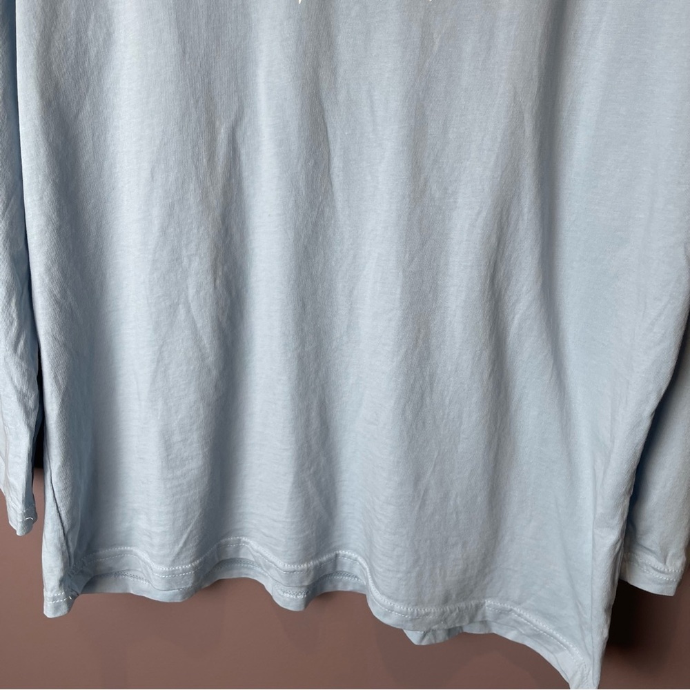 Cuffy’s Cape Cod Women’s V-Neck T-Shirt Beach Chairs L - Picture 6 of 10